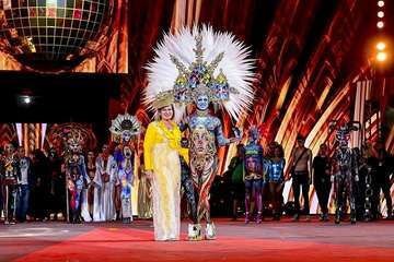 Tapicería Peñate, de Telde, se lleva el tercer premio del concurso de Maquillaje Corporal de 'Studio 54'/Lpcarnaval.